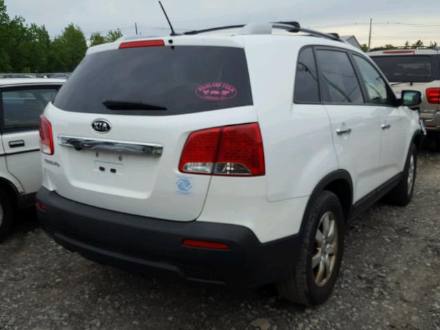 5XYKT4A24DG420643 - 2013 KIA SORENTO LX WHITE photo 4