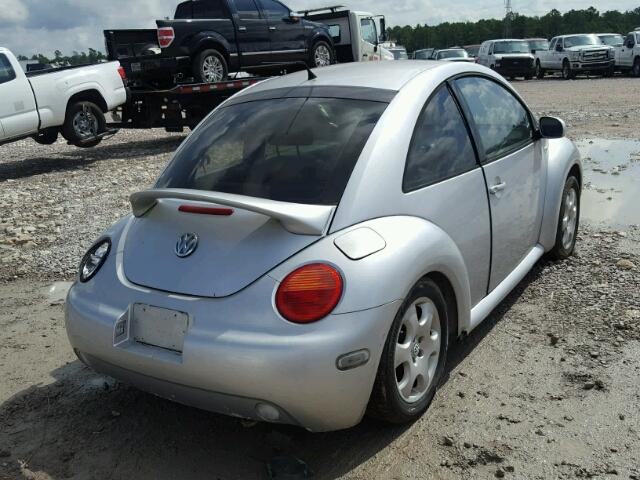 3VWCC21C71M408791 - 2001 VOLKSWAGEN NEW BEETLE 银色 照片 4