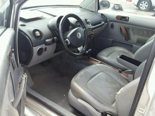 3VWCC21C71M408791 - 2001 VOLKSWAGEN NEW BEETLE 银色 照片 9