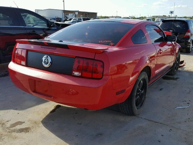 1ZVHT80N585168295 - 2008 FORD MUSTANG RED photo 4