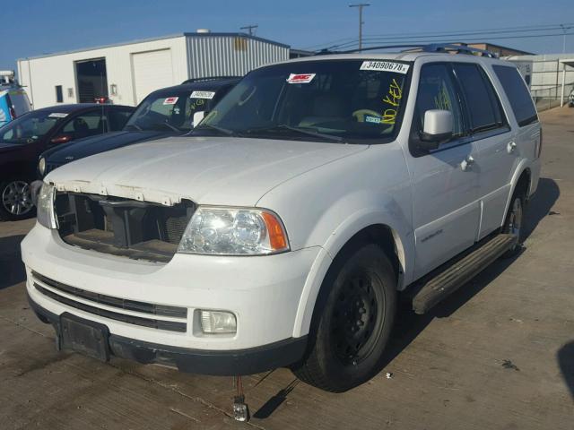 5LMFU27575LJ08111 - 2005 LINCOLN NAVIGATOR WHITE photo 2
