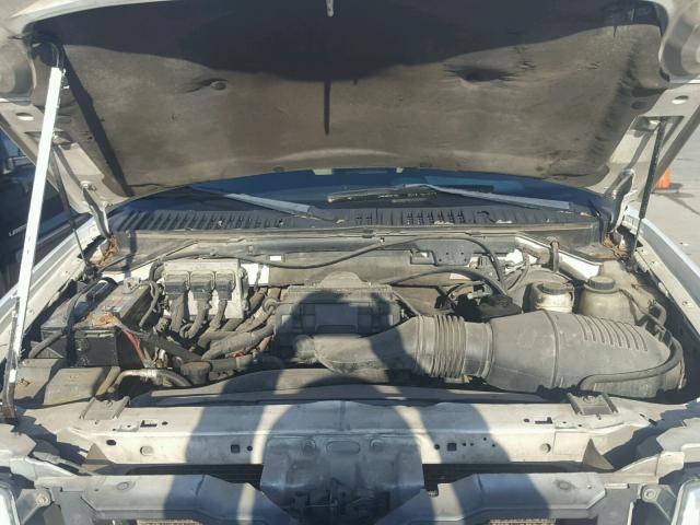 5LMFU27575LJ08111 - 2005 LINCOLN NAVIGATOR WHITE photo 7