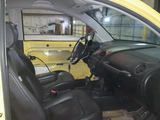 3VWPW31C99M501077 - 2009 VOLKSWAGEN NEW BEETLE 黄色 照片 5