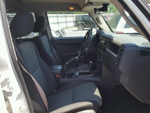 1J8HH48K09C547797 - 2009 JEEP COMMANDER WHITE photo 5