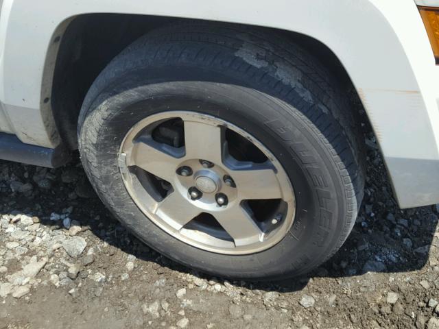 1J8HH48K09C547797 - 2009 JEEP COMMANDER WHITE photo 9