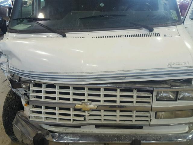 1GBEG25K7RF148779 - 1994 CHEVROLET G20 WHITE photo 7