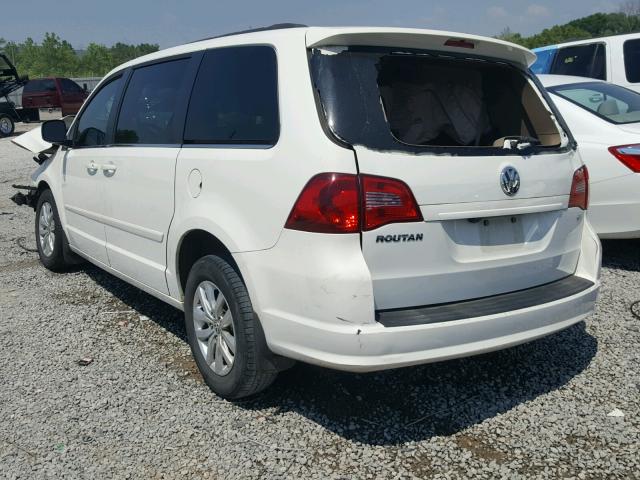 2C4RVABGXCR127678 - 2012 VOLKSWAGEN ROUTAN SE WHITE photo 3