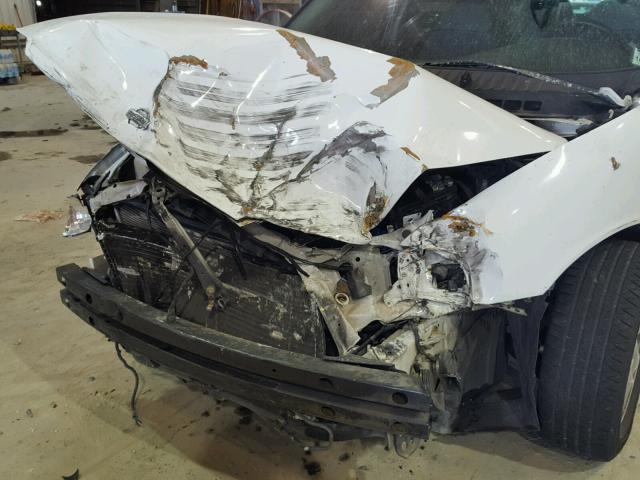 4N2ZN15TX2D812545 - 2002 NISSAN QUEST GXE WHITE photo 9