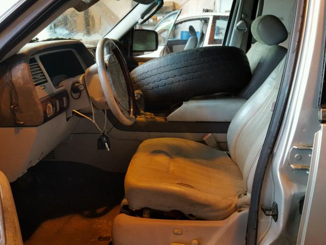5LMFU28596LJ20504 - 2006 LINCOLN NAVIGATOR SILVER photo 5