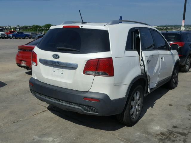 5XYKT4A27BG049104 - 2011 KIA SORENTO BA WHITE photo 4