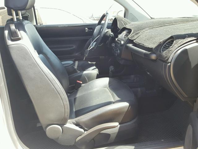 3VWPW3AG7AM029128 - 2010 VOLKSWAGEN NEW BEETLE 白色 照片 5