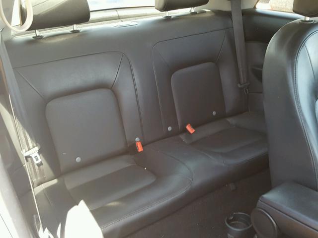 3VWPW3AG7AM029128 - 2010 VOLKSWAGEN NEW BEETLE 白色 照片 6