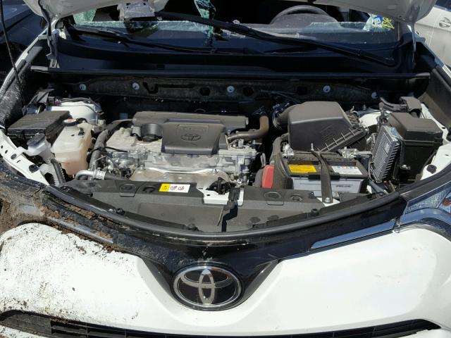 JTMZFREVXHJ128735 - 2017 TOYOTA RAV4 LE WHITE photo 7