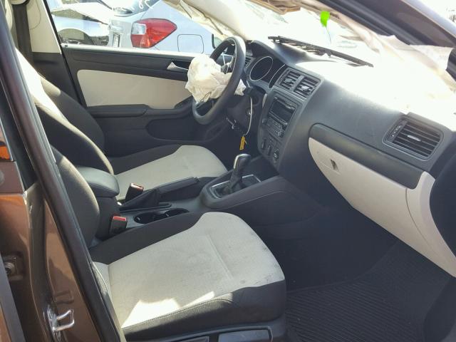 3VW2K7AJ8FM230228 - 2015 VOLKSWAGEN JETTA BASE 棕色 照片 5