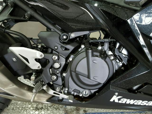 JKAEXKH15JDA06037 - 2018 KAWASAKI EX400 BLACK photo 7