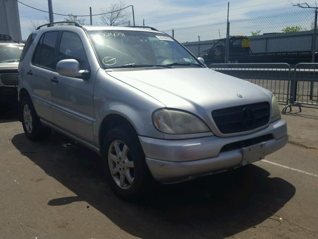4JGAB72E1XA068890 - 1999 MERCEDES-BENZ ML 430 银色 照片 1