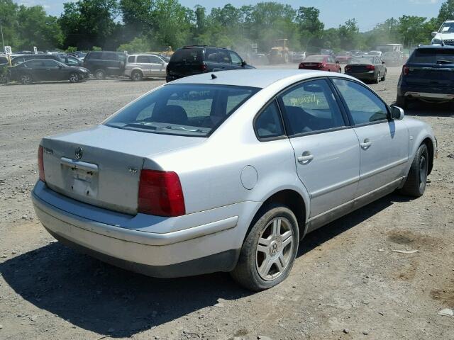 WVWBH63B21P023502 - 2001 VOLKSWAGEN PASSAT GLX 银色 照片 4