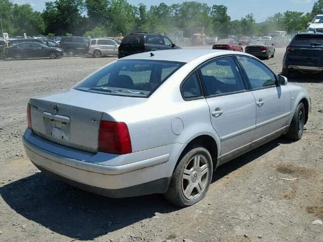 WVWBH63B21P023502 - 2001 VOLKSWAGEN PASSAT GLX SILVER photo 4