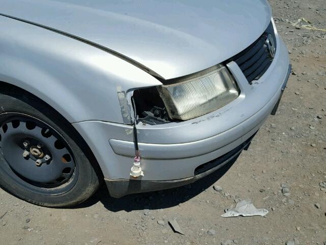 WVWBH63B21P023502 - 2001 VOLKSWAGEN PASSAT GLX 银色 照片 9