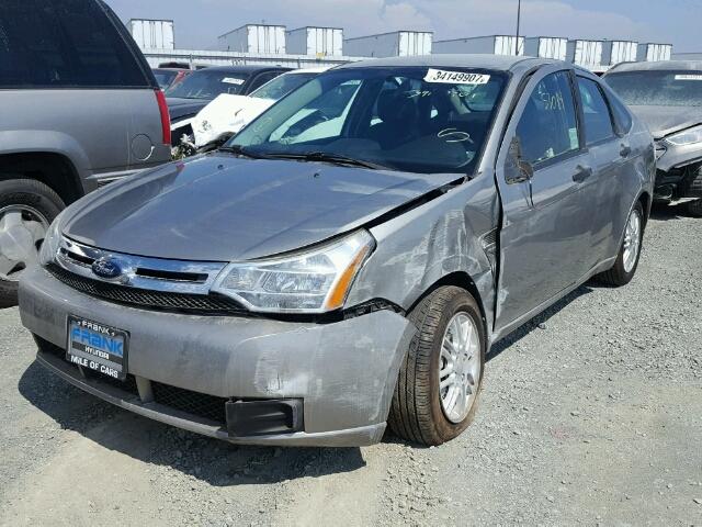 1FAHP35N98W258696 - 2008 FORD FOCUS SE GRAY photo 2