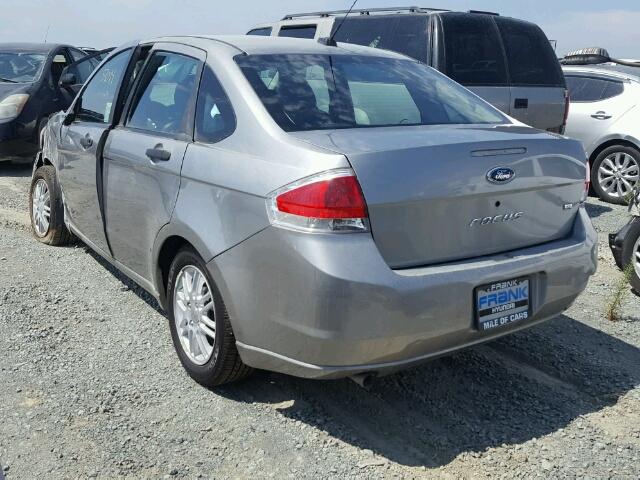 1FAHP35N98W258696 - 2008 FORD FOCUS SE GRAY photo 3