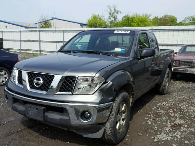 1N6AD06W65C406436 - 2005 NISSAN FRONTIER K GRAY photo 2