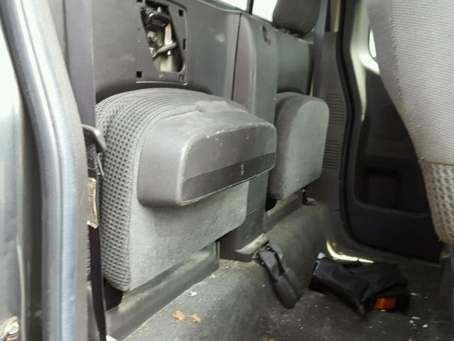 1N6AD06W65C406436 - 2005 NISSAN FRONTIER K GRAY photo 6