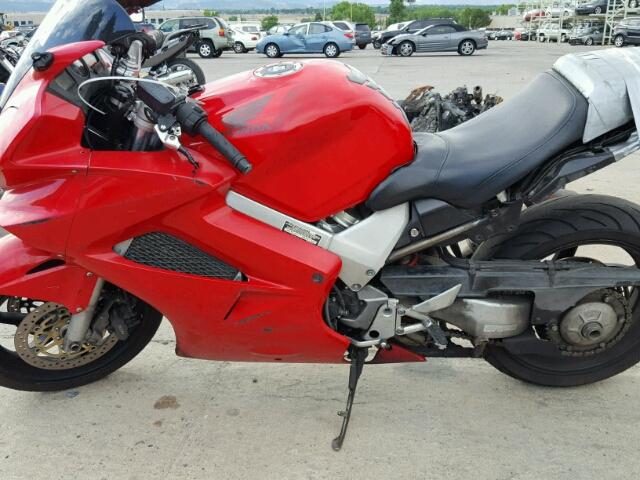 JH2RC46172M401263 - 2002 HONDA VFR800 RED photo 5