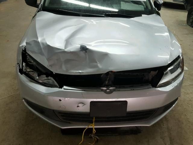 3VW2K7AJ3EM252698 - 2014 VOLKSWAGEN JETTA BASE 银色 照片 9