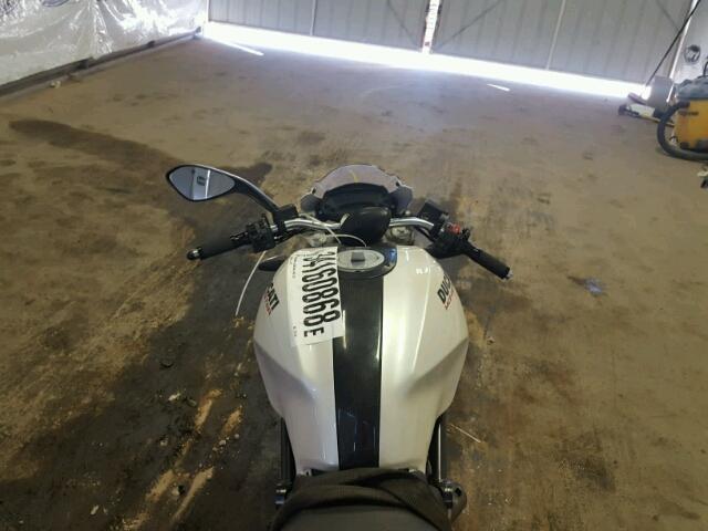 ZDM1RADN4AB037729 - 2010 DUCATI MONSTER 69 WHITE photo 5