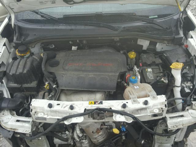 ZFBERFBT0G6B03003 - 2016 RAM PROMASTER 白色 照片 7