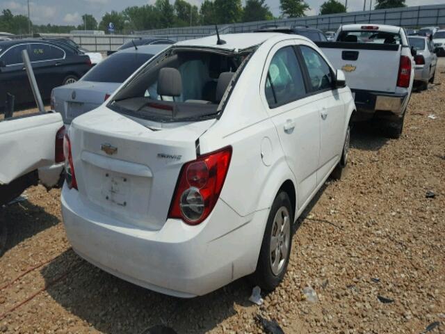 1G1JA5SH0D4114735 - 2013 CHEVROLET SONIC LS თეთრი ფოტო 4