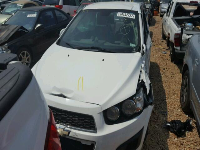 1G1JA5SH0D4114735 - 2013 CHEVROLET SONIC LS თეთრი ფოტო 7