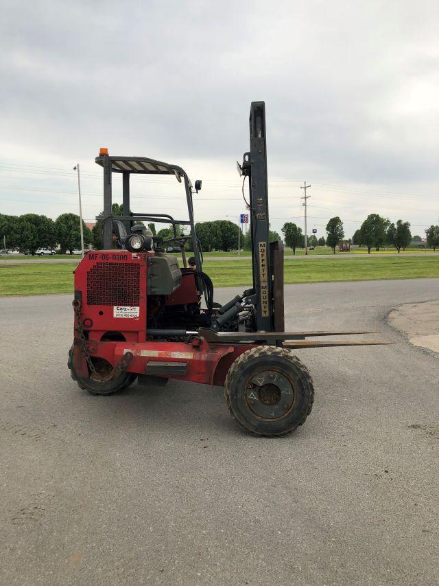 97799 - 2005 MOFF FORKLIFT RED photo 2