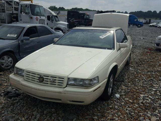 1G6EC12952B106839 - 2002 CADILLAC ELDORADO C WHITE photo 2