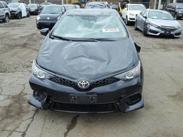 JTNKARJE1JJ559858 - 2018 TOYOTA COROLLA IM BLACK photo 9