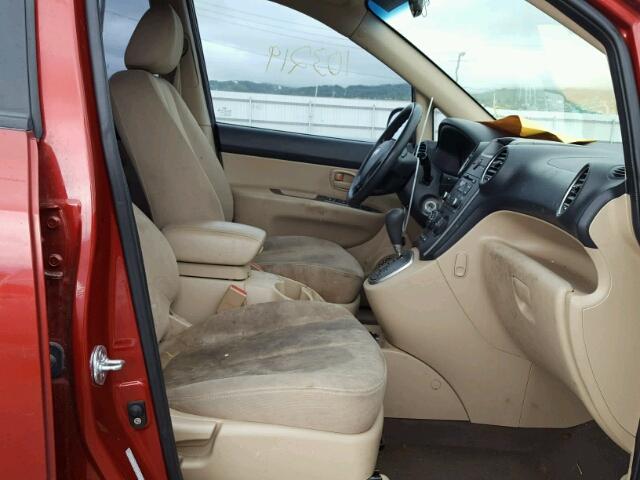 KNAFG525X87197349 - 2008 KIA RONDO BASE RED photo 5