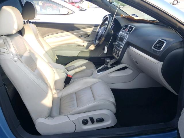 WVWDB71FX7V033883 - 2007 VOLKSWAGEN EOS 3.2L S BLUE photo 5