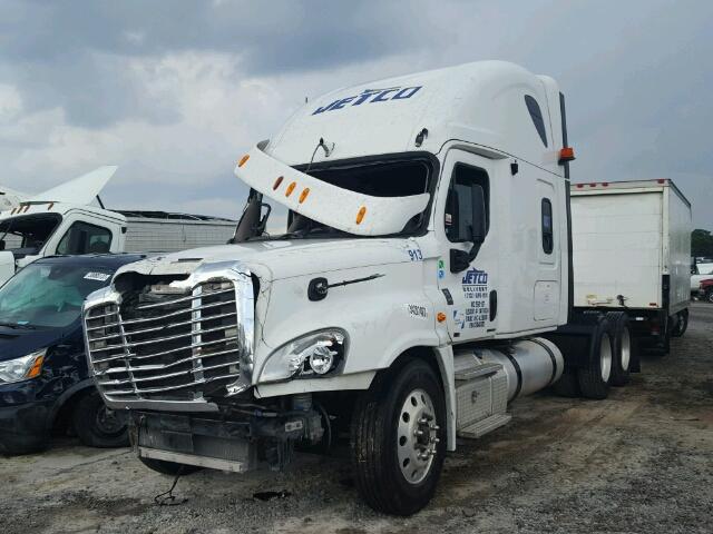 1FUJGLDR3CSBA8302 - 2012 FREIGHTLINER CASCADIA 1 WHITE photo 2