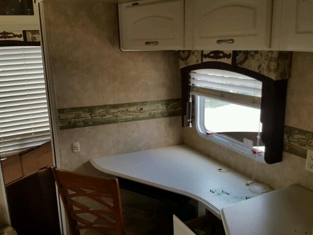 1TC3B264191303815 - 2009 COACH TRAILER WHITE photo 8