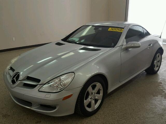 WDBWK54F76F107034 - 2006 MERCEDES-BENZ SLK 280 SILVER photo 2