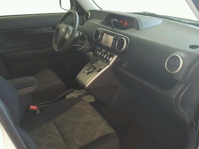 JTLZE4FE6FJ072086 - 2015 TOYOTA SCION XB თეთრი ფოტო 5
