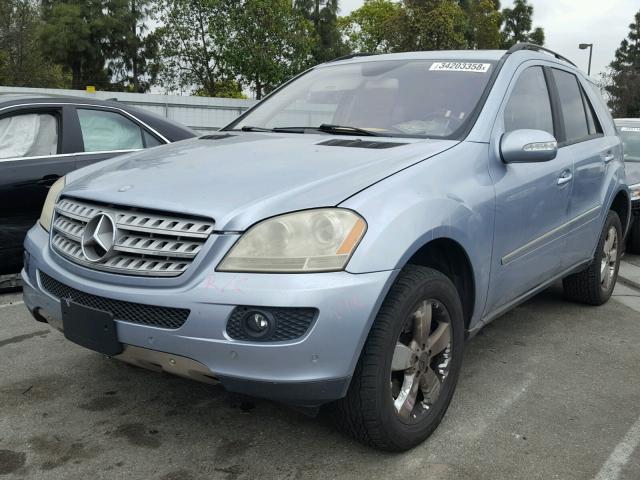 4JGBB75E46A060250 - 2006 MERCEDES-BENZ ML 500 BLUE photo 2