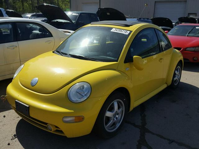 3VWCB21C32M438231 - 2002 VOLKSWAGEN NEW BEETLE YELLOW photo 2