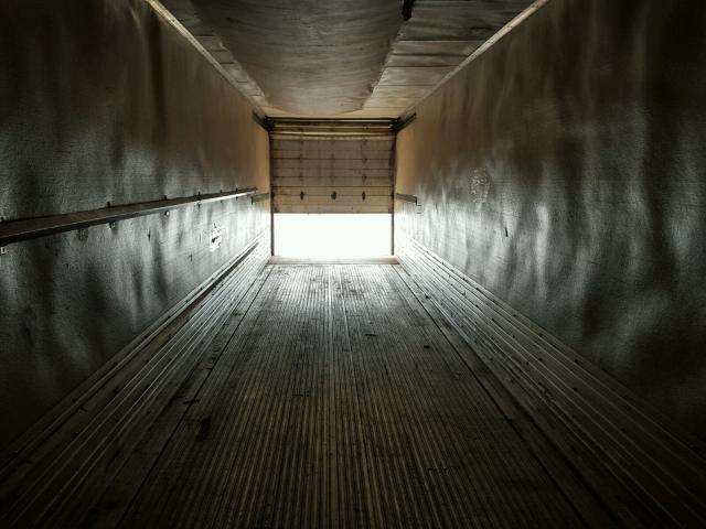 1UYVS2536WU449040 - 1998 UTILITY TRAILER WHITE photo 6