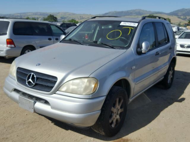 4JGAB72E51A241995 - 2001 MERCEDES-BENZ ML 430 灰色 照片 2