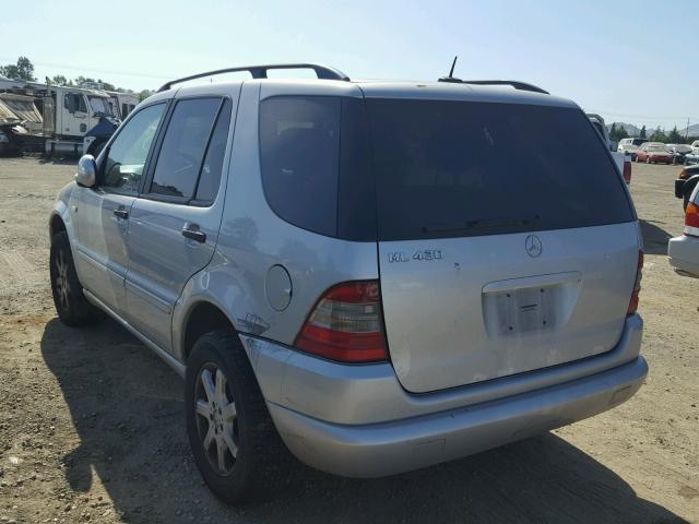 4JGAB72E51A241995 - 2001 MERCEDES-BENZ ML 430 GRAY photo 3