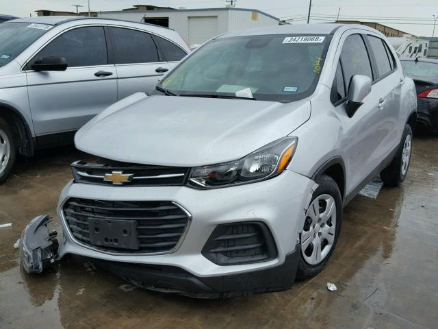 KL7CJKSB4HB058632 - 2017 CHEVROLET TRAX LS SILVER photo 2