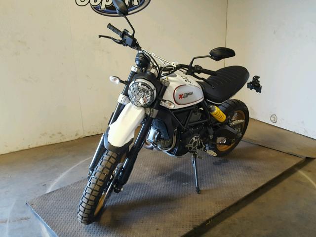 ZDMKAFBMXHB001637 - 2017 DUCATI SCRAMBLER WHITE photo 2