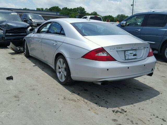 WDDDJ72X18A127207 - 2008 MERCEDES-BENZ CLS 550 SILVER photo 3